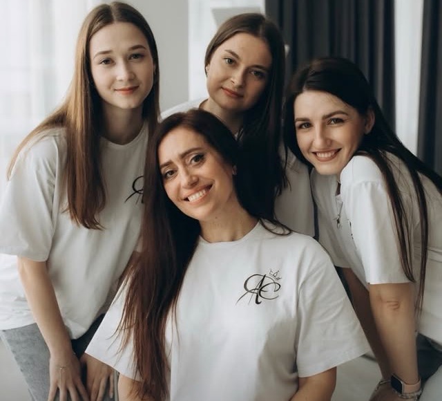 Команда студії «Яє»